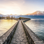 Beitrag Titelbild Psychologe finden Thun Region Berner Oberland Thunersee Brücke Berge Hoffnung
